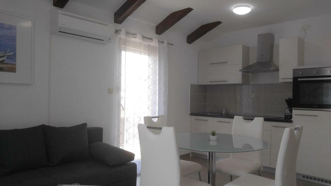 Apartmani Roberta Jurdani Exterior photo